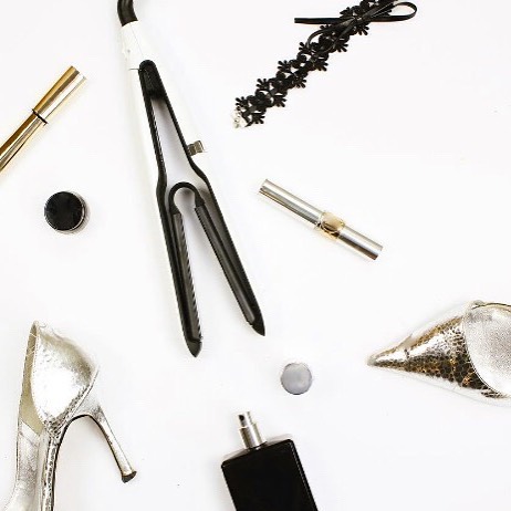 Marilyn Monroe said “Give a girl the right shoes, and she can conquer the world.” We’ll add to that: “the right Air Plates”. Get ready for the redcarpet with the @remington.official #AirPlates #redcarpet